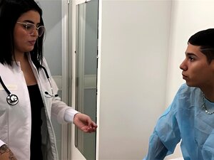 Un médecin au cul énorme aide son patient à résoudre son problème