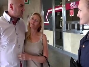 Couples baisent en public