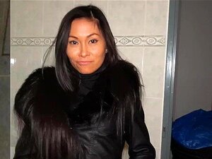Beauté thaïlandaise chaude baisée durement dans une baise dans les