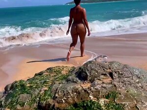 Grosse fesse de Lalin, belle-mère, j'aimerais baiser à une plage nue