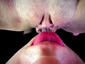 Vidéo de gros plan de squirt massif - Léchage de chatte - Orgasme.