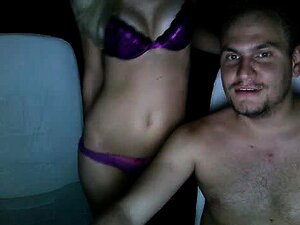 Découvrez une séance enivrante avec une blonde amateur aux