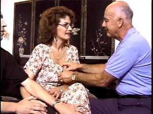 Une nana plus âgée adore le sperme