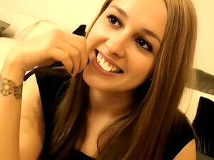 Découvrez une séduisante brune amateur en HD sensationnelle alors