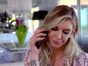 La MILF blonde Brooke Banner dit qu'elle a désespérément besoin de