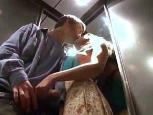 Vrai couple amateur en train de baiser. Véritable couple amateur en