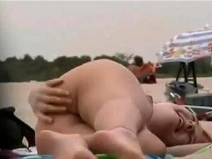 Beautés sur Naked Beach,