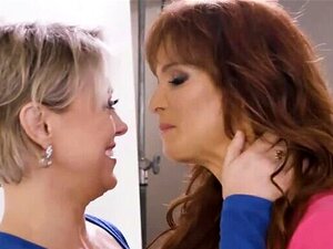 Sexe lesbien torride avec deux célèbres nanas matures de pornstar