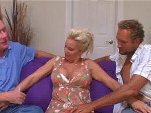 Une mature bien en chair cherche à partager sa chatte