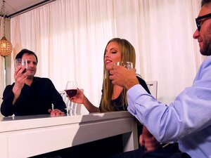La femme mariée Britney Amber cocufie son mari en forme de ver