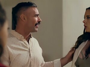 Mari infidèle baise sa femme MILF et sa mignonne maîtresse