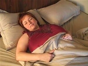 Une belle belle-mère rousse, je voudrais baiser avec des seins