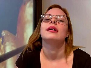 La bombe à gros seins Riley chevauche fort après avoir soufflé une