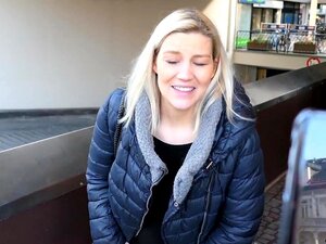 1⁄2 Orgasme public dans le LUDER du DADDY au centre-ville