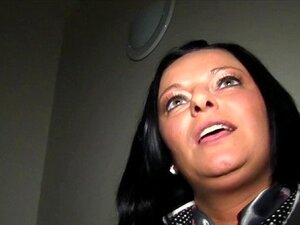 Sexe et orgasmes pour un agent public. Sexe de haute classe et
