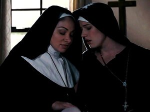 Des nonnes lesbiennes chaudes se livrent à leur fantasme de chatte