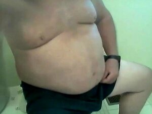 beau-père se branle dans la salle de bain