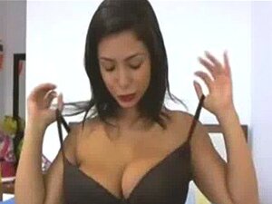 Webcams 2014 Délicieuse fille à gros seins avec accent