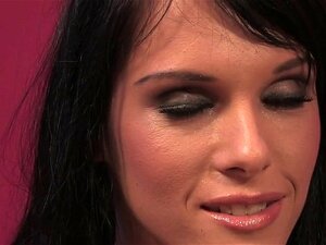 MILF parlante se fait baiser et enculer