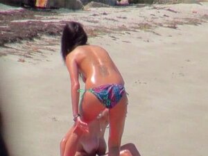 Petite salope suce et avale. Mignonne et soumise avale chaque goutte