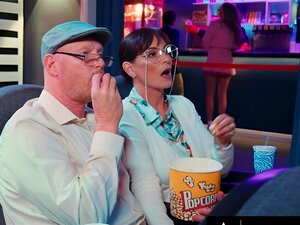 Découvrez ces salopes audacieuses prises sur le fait en train de