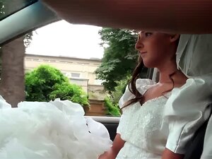 Une mariée excitée fuit son mariage pour baiser un parfait inconnu