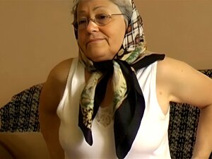 OmaPasS Masturbation d'une vieille grand-mère extrême. Mamie mature