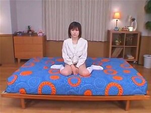 Le mannequin japonais le plus chaud Ruru Amakawa dans une branlette