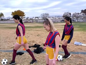 L'entraîneur Bobby est surpris de trouver, non seulement lui-même,