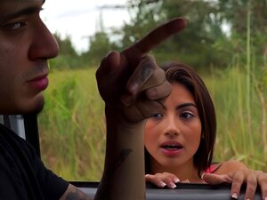 Michelle Martinez soumise à un sexe brutal par un mec musclé. Une