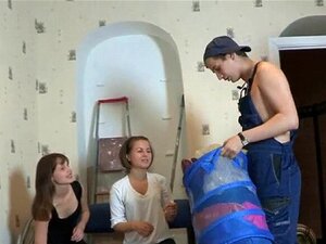 Salopes dégueulasses dans une partouze. Deux salopes dégueulasses