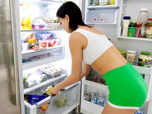 Demi-soeur a donné la chatte pour l'anniversaire de stepbros