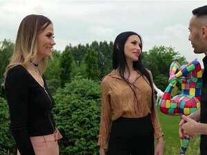 Deux minces Sasha Rose et Ruby Shades se tapent la grosse bite de Raul