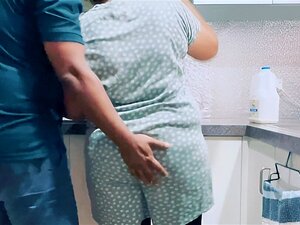 Couple Indien Romantique-Le cul de sa femme Fessée, doigtée et les