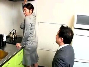 Chatte asiatique japonaise léchée et doigtée