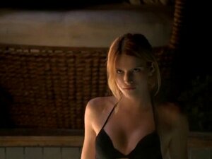 Bella Thorne sexy - Scream 2015 - saison 1 épisode 01. Bella Thorne