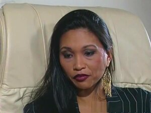 La pornstar en chaleur Tina Toy dans un film porno de blonde folle,