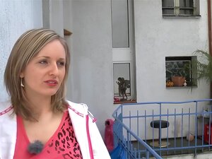 Regardez la Belle-Mère Très Sexy Chevaucher Une Bite Douce Son