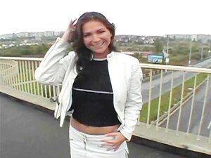 La super sexy brune Jessica Fiorentino montre devant la cam et baise