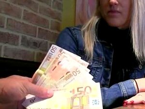 La Tchèque Beata se fait baiser et gicler dessus par un inconnu pour