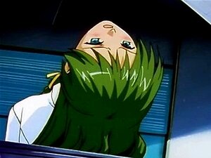 Une étudiante hentai se fait attraper par des tentacules monstrueux