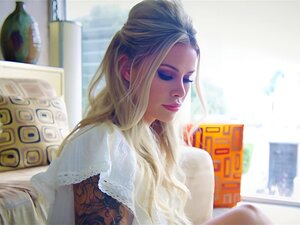 La star du porno MILF au cul parfait Jessa Rhodes montre son