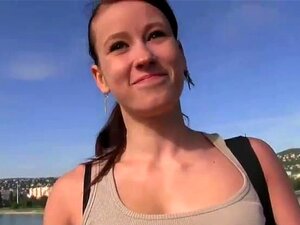 Fitness amateur entraîné baisé en public