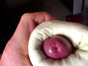 Super éjaculation solo avec un substitut de chatte fait maison