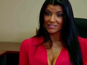 Secrétaire incroyable baisée au bureau