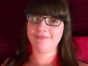 Corpulente Nerdy Curvy PAWG Samantha, se fait enculer et éjaculer sur