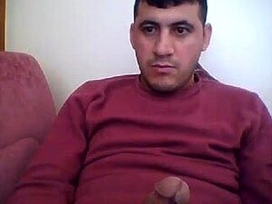 La grosse tête turco-turque se masturbe, Can Bursa