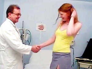 Helga gyno examen de chatte spéculum sur gynécochaise à kink
