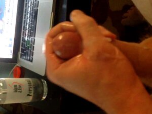 Éjaculation sur les cheveux roux