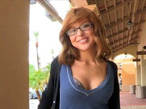 Concombre dans sa chatte